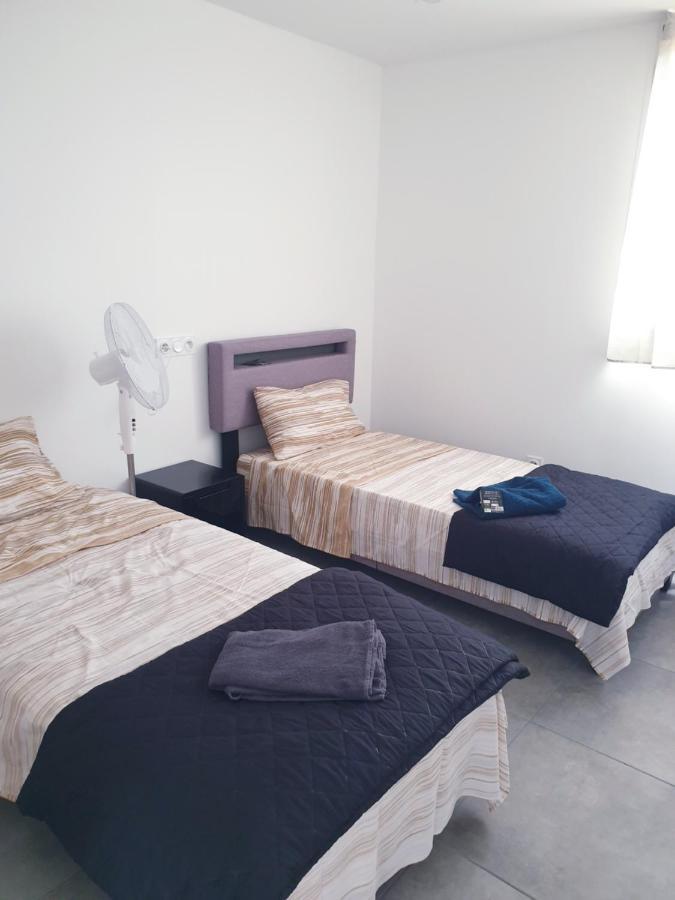 Seaside Haven: Private Room with Ocean View and Convenient Transport Links Nice Exterior photo